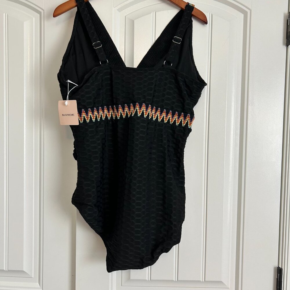 NWT/NIP Bloomchic Black Plus Size V-Neck One Piece Swimsuit Size 18-20 / 2XL - Picture 7 of 12